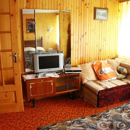 У Андрія Hotel Yaremche Ngoại thất bức ảnh